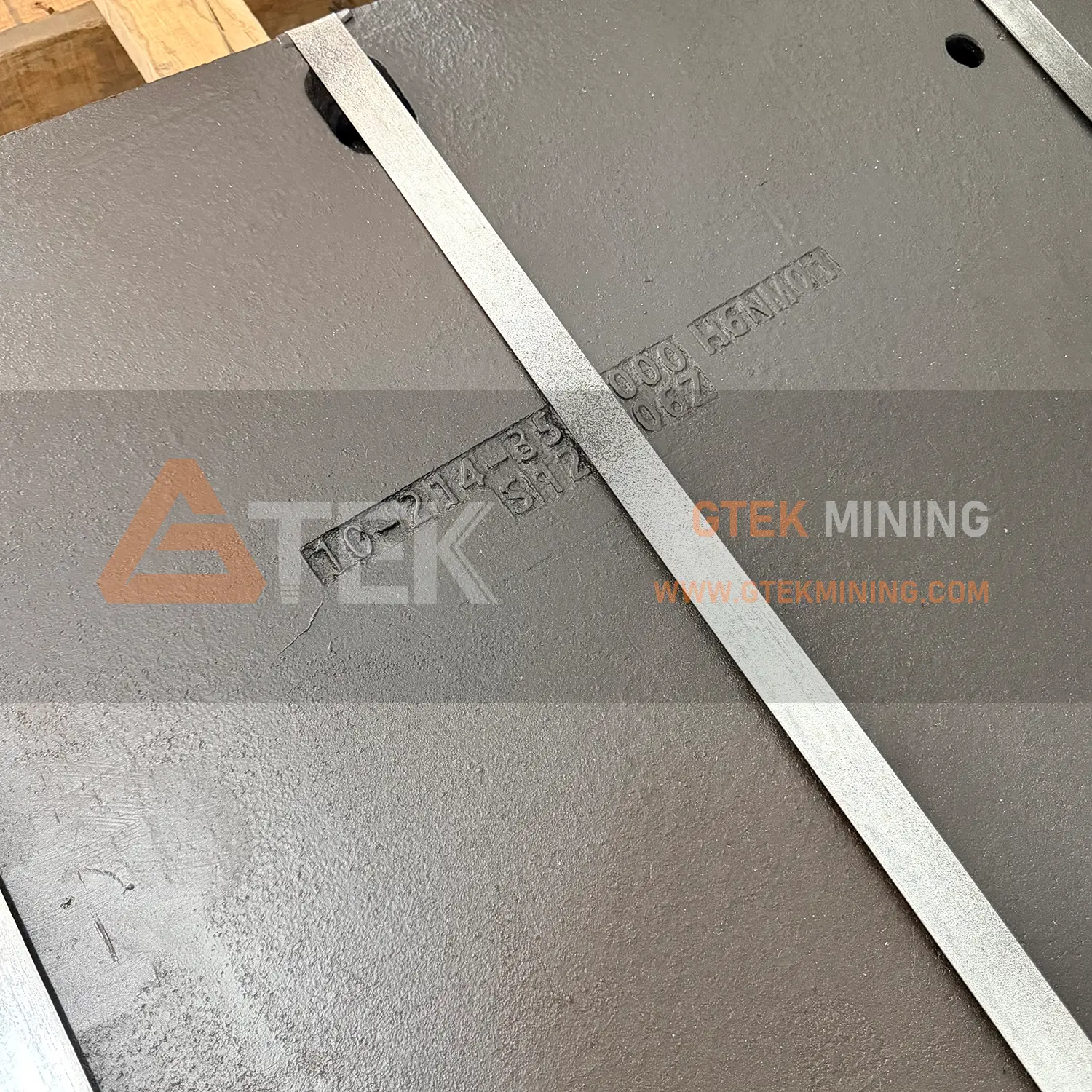 10-214-351-000 Upper Cheek Plate